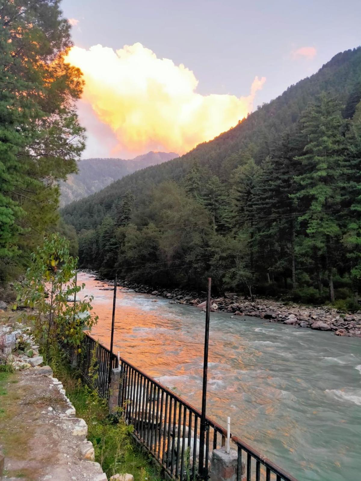 The White House Ξενοδοχείο Kasol Εξωτερικό φωτογραφία